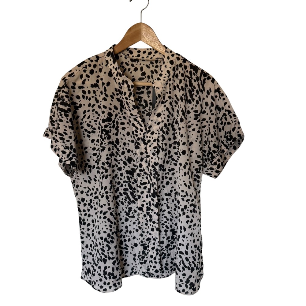 Kara and Kate Blouse Women L Cream Black NWT Animal Print Short Sleeve Button Up